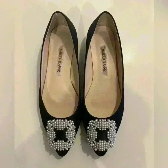 Manolo Blahnik Pearl Hangisi Black Flats - Picture 2 of 11
